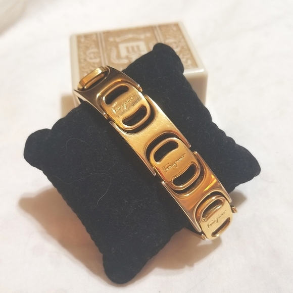 SALVATORE FERRAGAMO Gold Plated VALA Buckle LOGO Bracelet - Picture 4 of 8